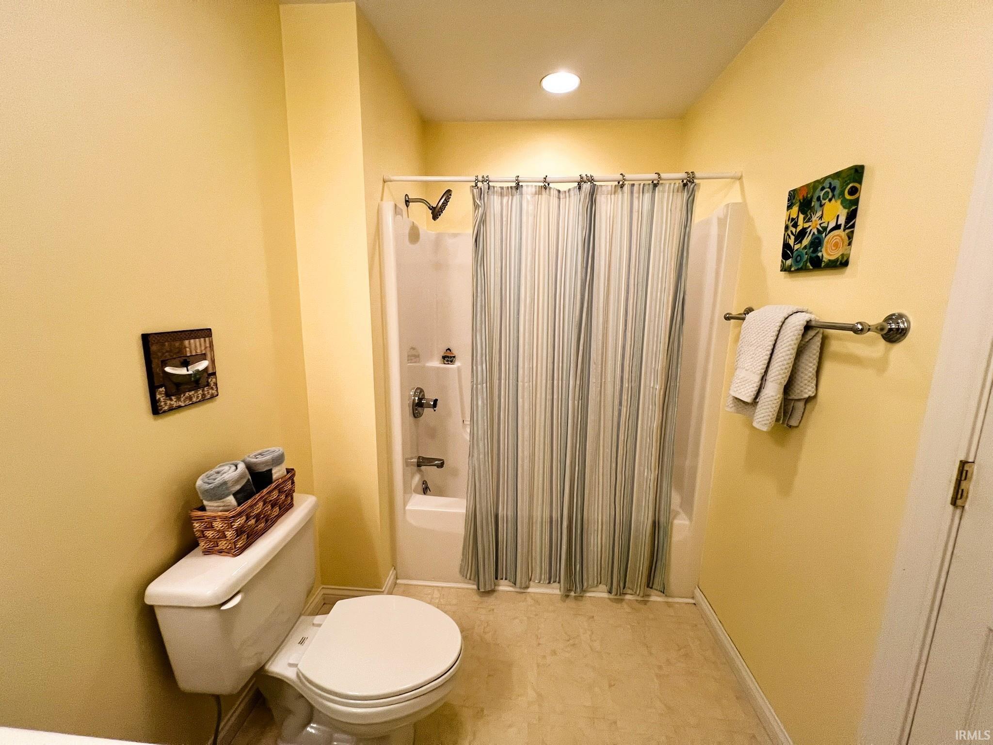 1606 Pine Top Trace Mishawaka IN 46545