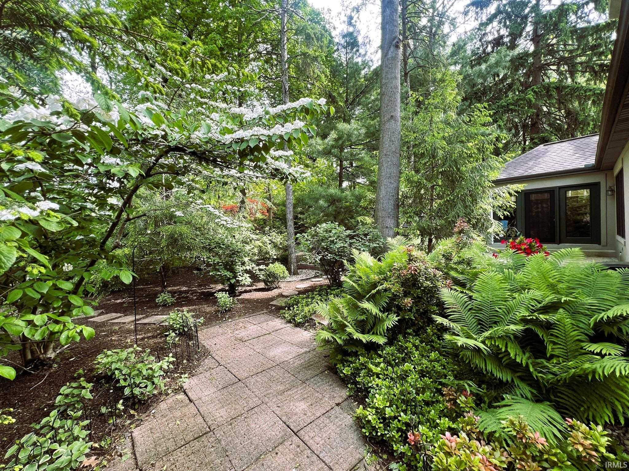 1606 Pine Top Trace Mishawaka IN 46545