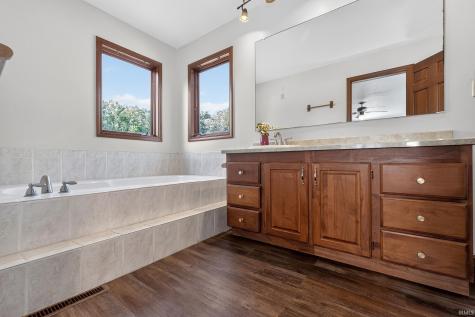 55828 Nursery Avenue Mishawaka IN 46545