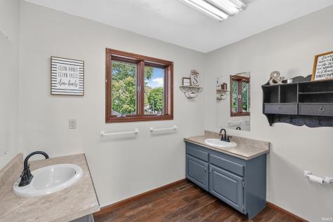 55828 Nursery Avenue Mishawaka IN 46545
