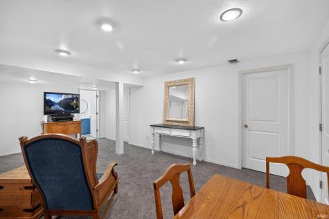 55828 Nursery Avenue Mishawaka IN 46545