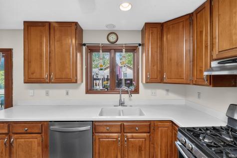 55828 Nursery Avenue Mishawaka IN 46545