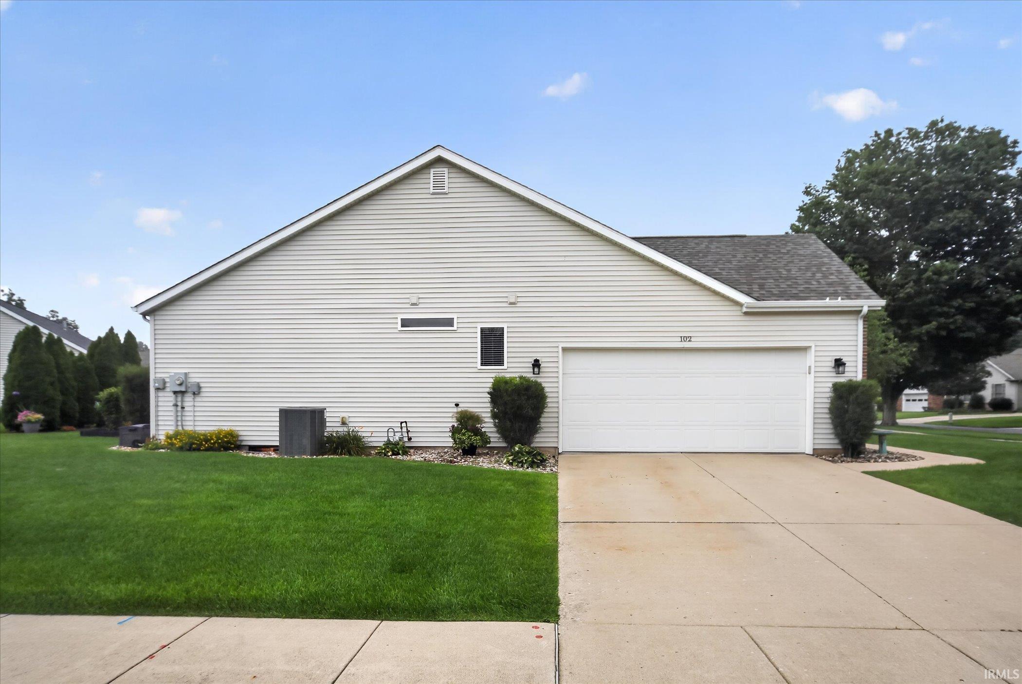 102 Livingston Bay Court Mishawaka IN 46544