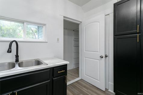1129 Huey Street South Bend IN 46628