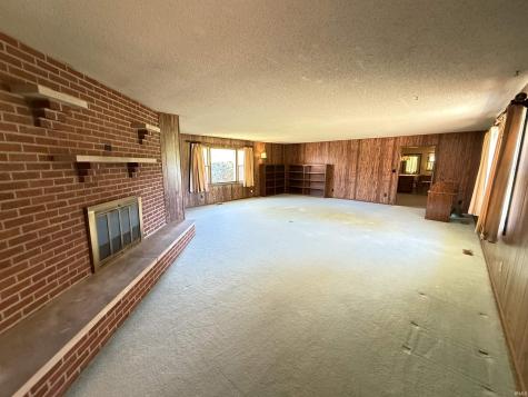 6105 N State Road 59 Linton IN 47441