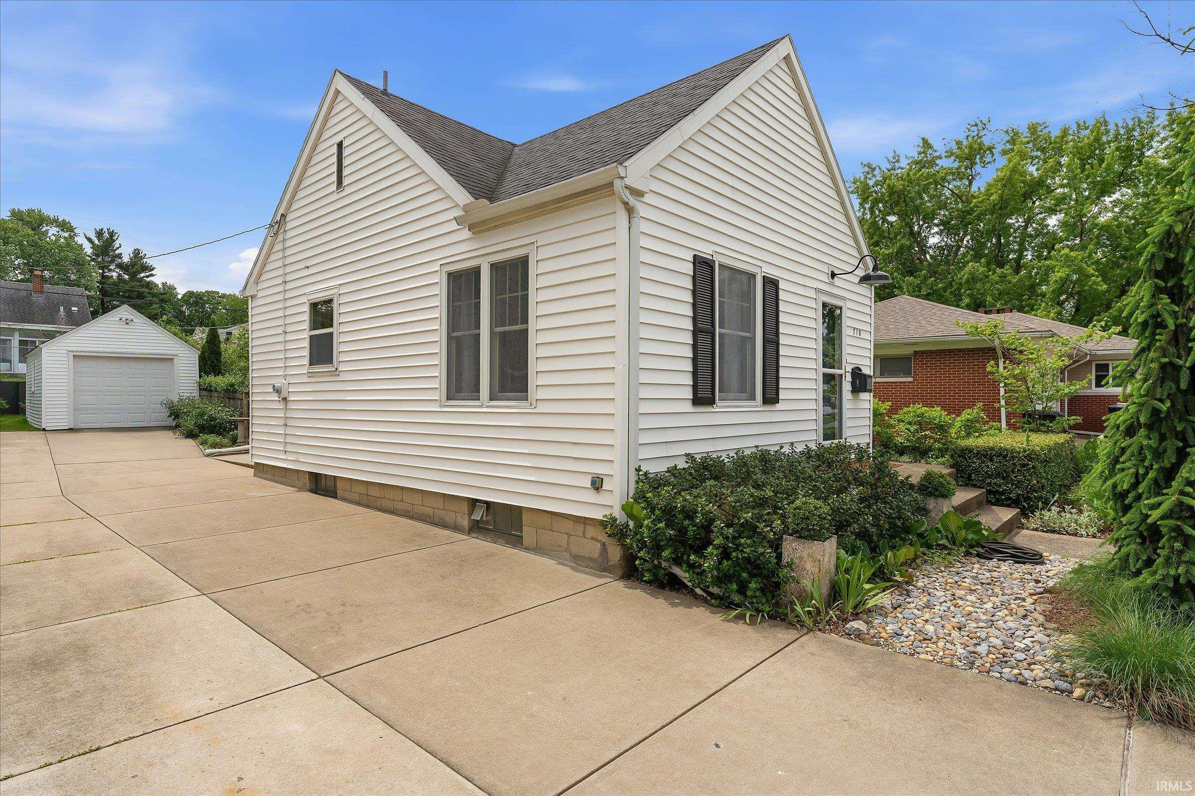 710 E Eckman Street South Bend IN 46614