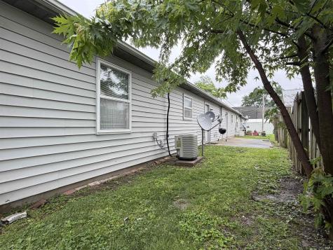 301, 303, 305 SE A Street Linton IN 47441