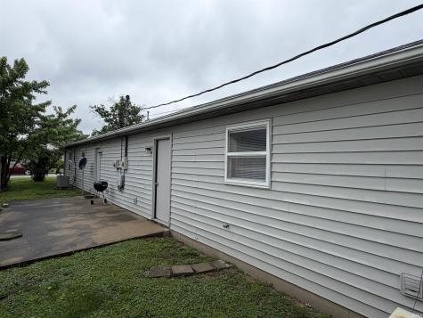 301, 303, 305 SE A Street Linton IN 47441
