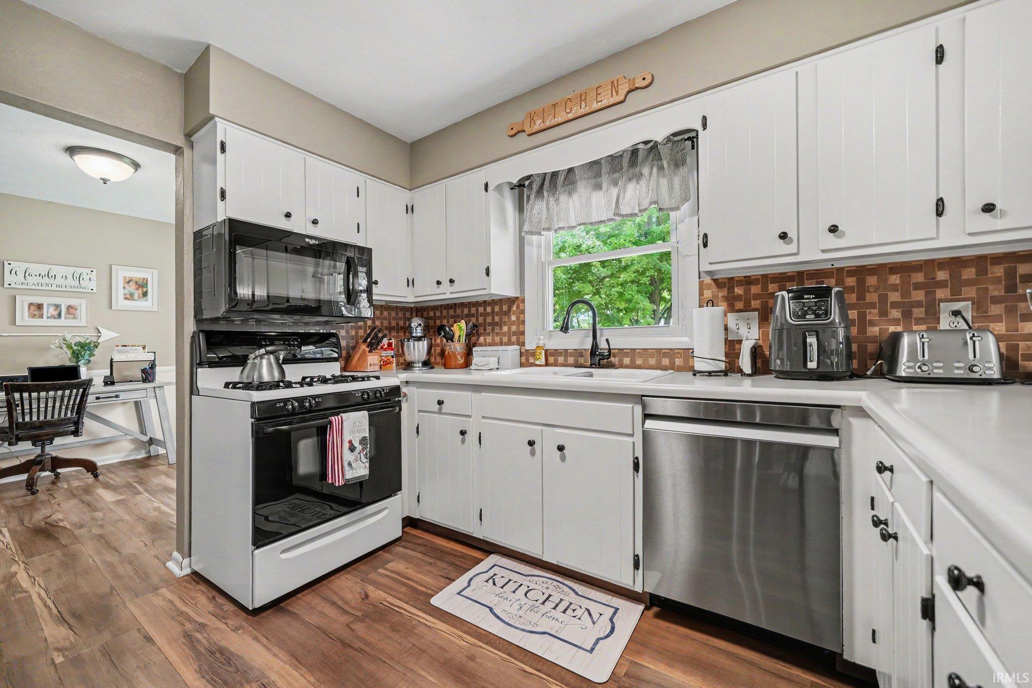 515 Sunset Lane Middlebury IN 46540