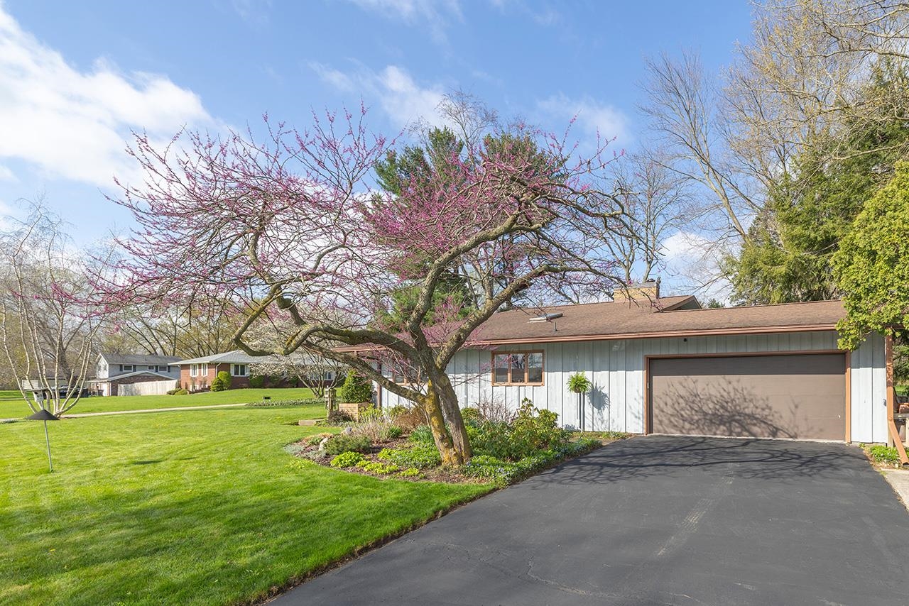 26103 Vista Lane Elkhart IN 46517