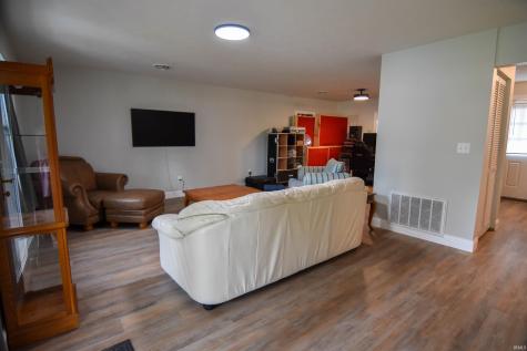 9415 Highway 66 Wadesville IN 47638