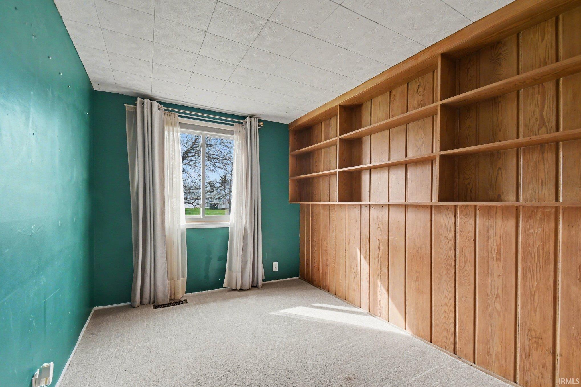 826 Whitehall Drive South Bend IN 46615