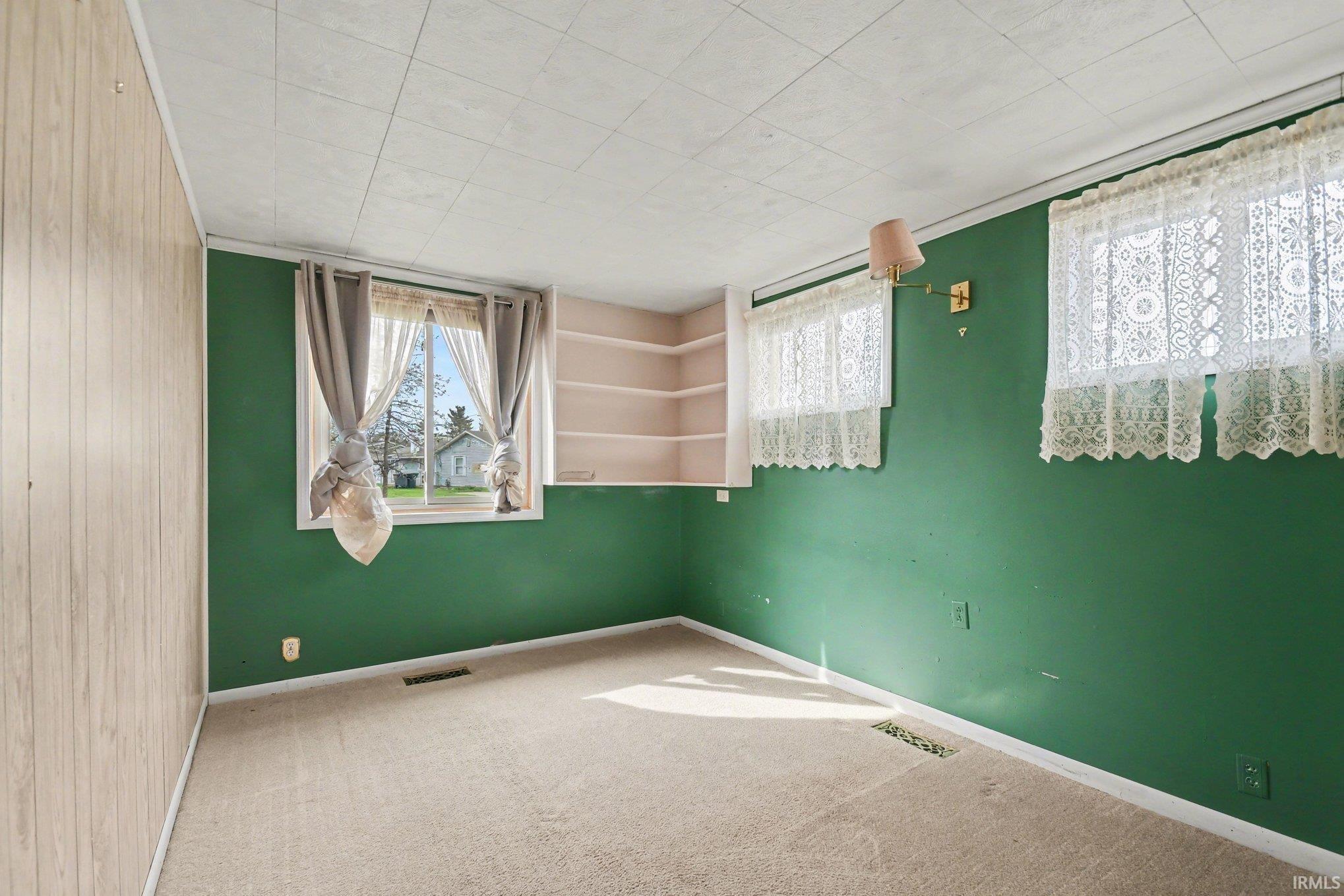 826 Whitehall Drive South Bend IN 46615