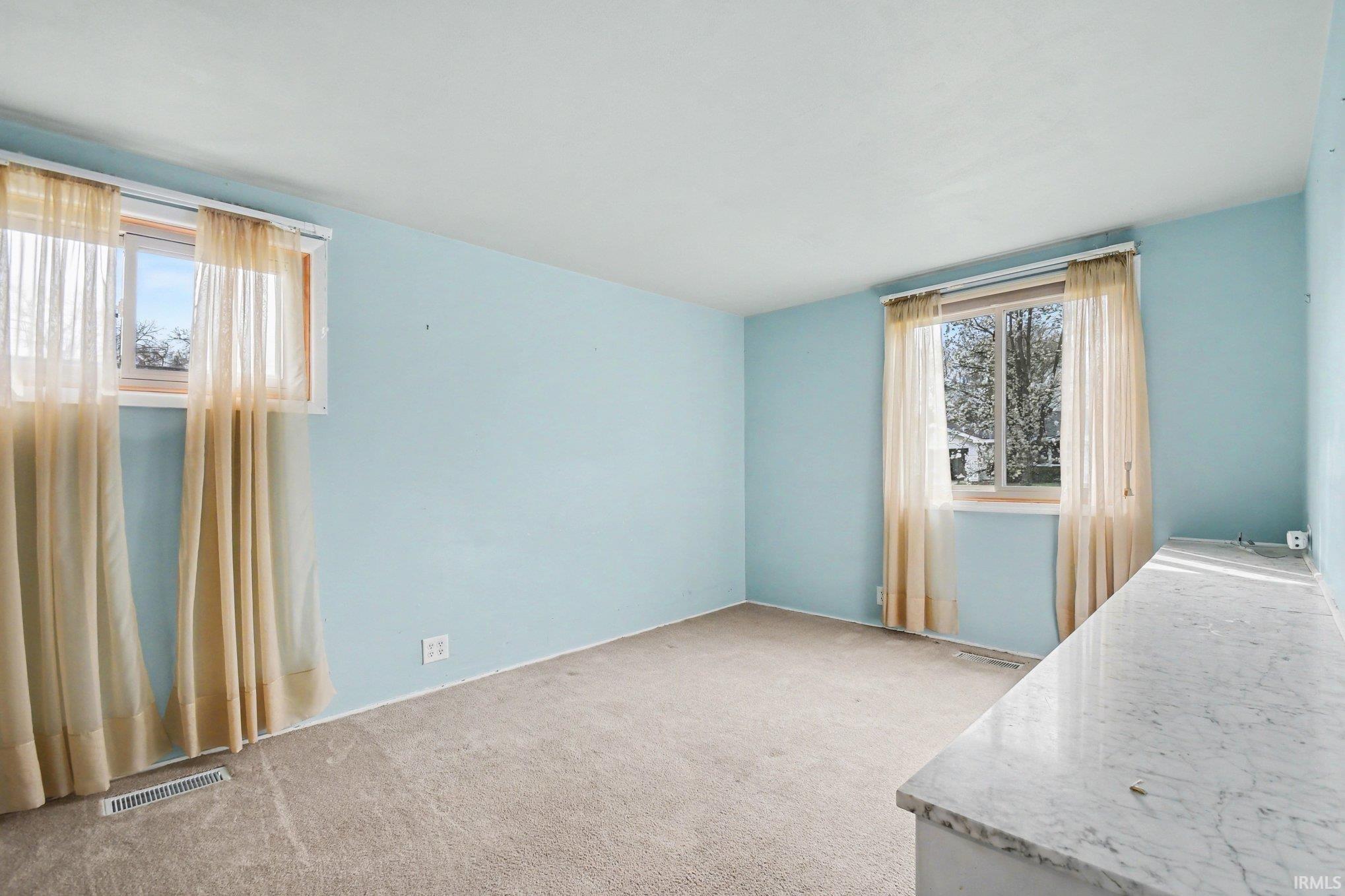 826 Whitehall Drive South Bend IN 46615