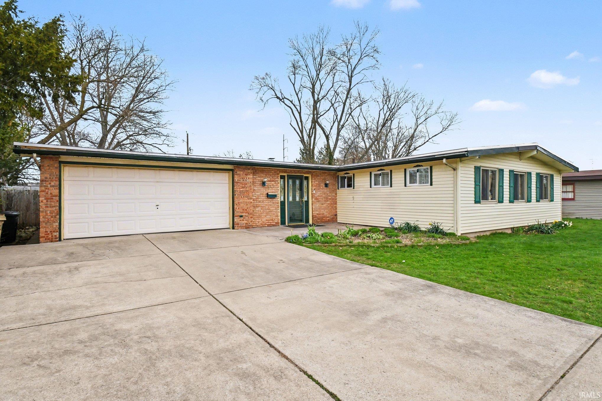 826 Whitehall Drive South Bend IN 46615
