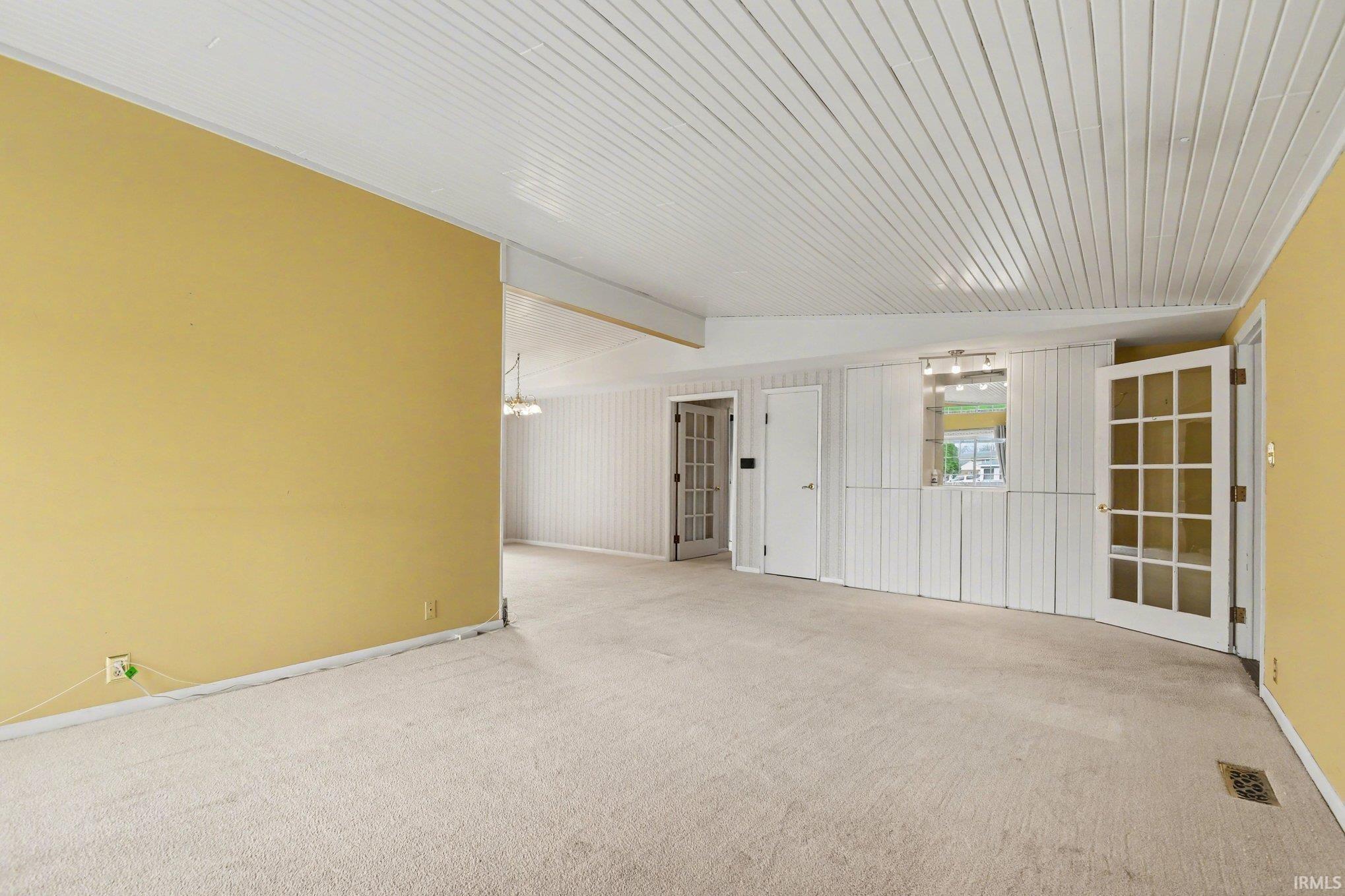 826 Whitehall Drive South Bend IN 46615