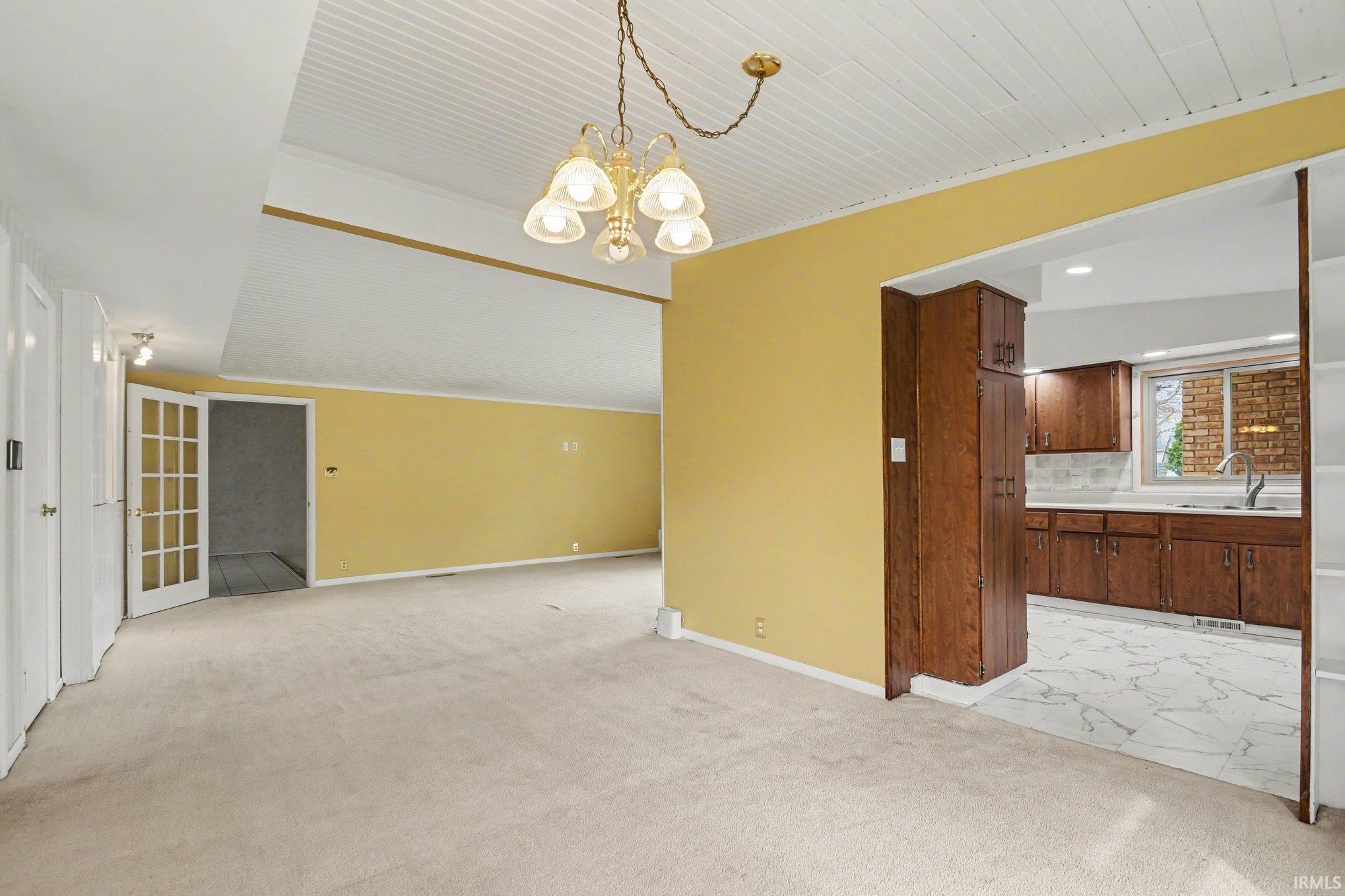 826 Whitehall Drive South Bend IN 46615
