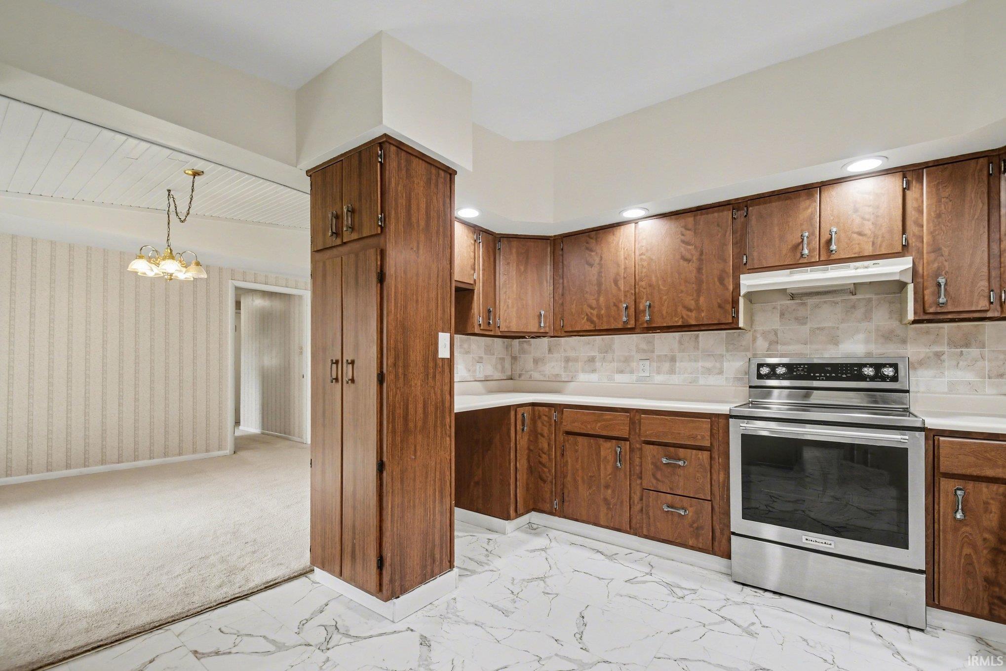 826 Whitehall Drive South Bend IN 46615