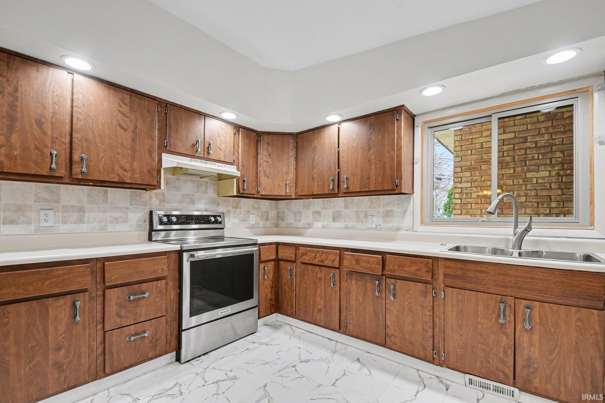 826 Whitehall Drive South Bend IN 46615