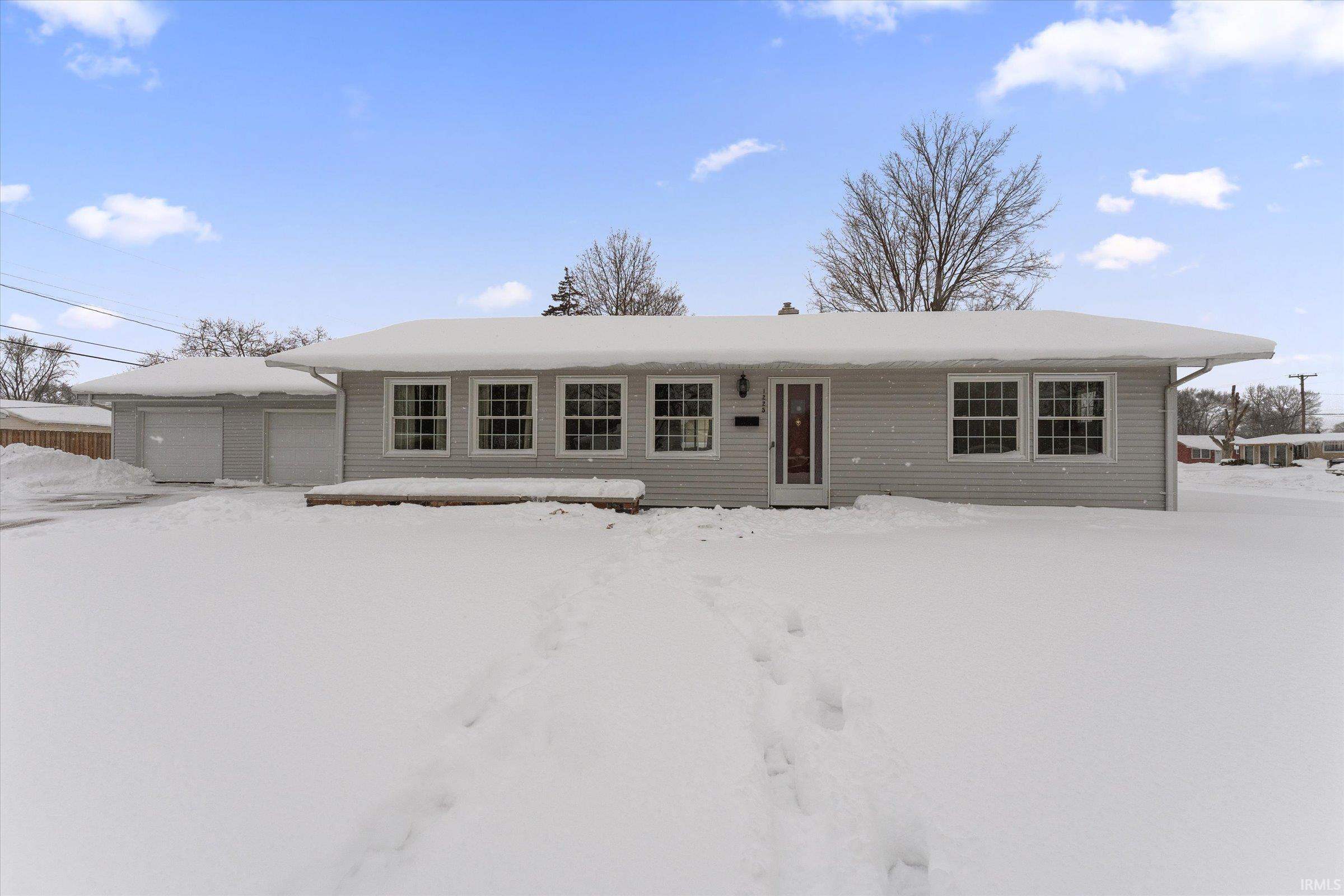 1225 Manchester Drive South Bend IN 46615