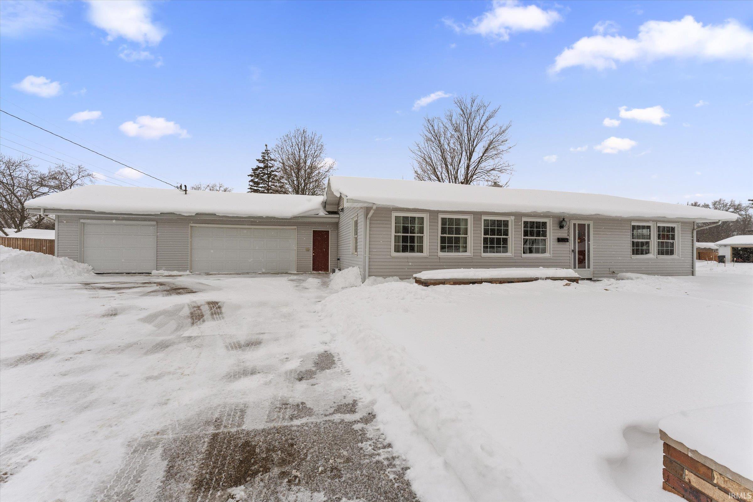 1225 Manchester Drive South Bend IN 46615