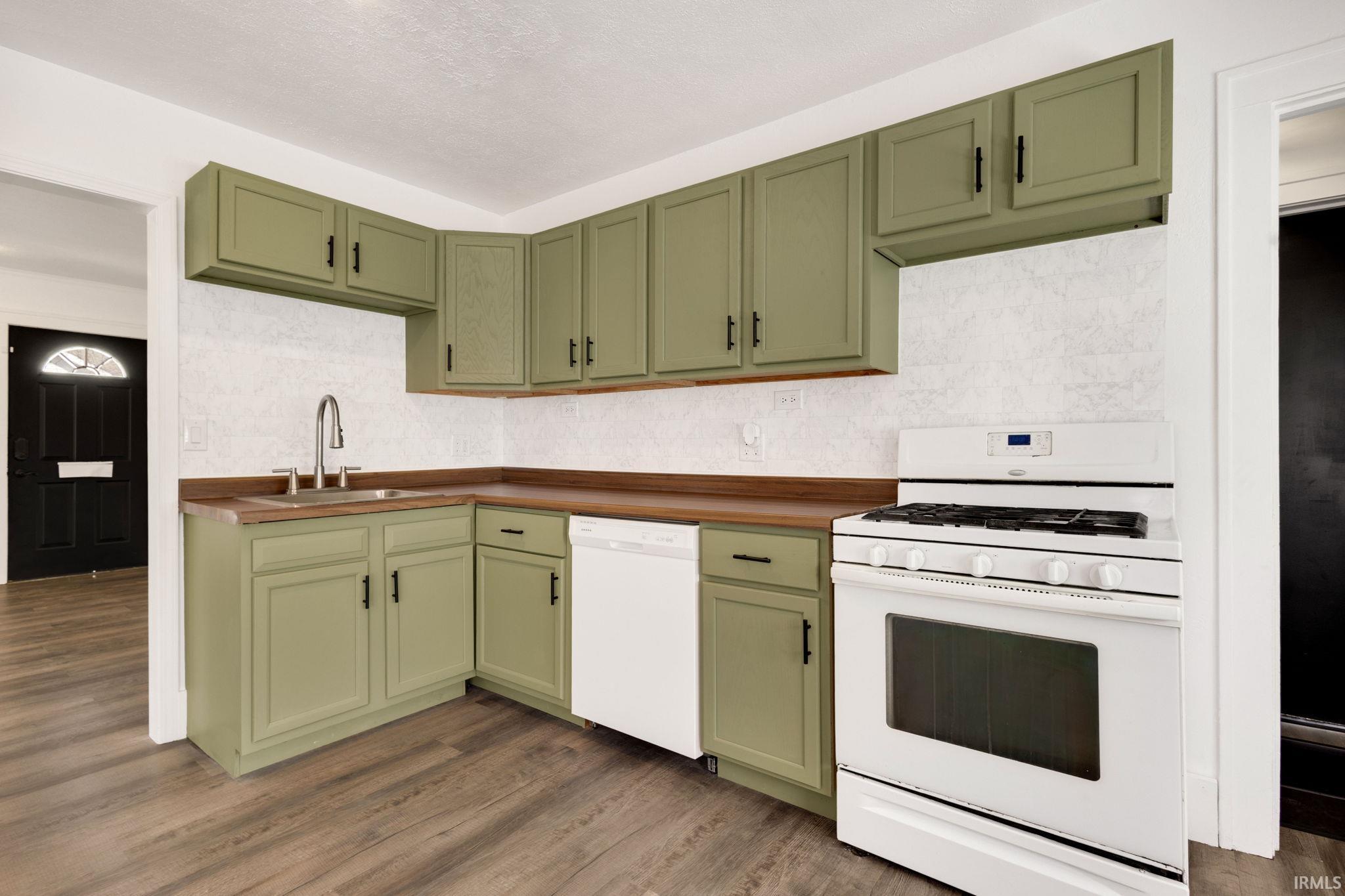 1202 S Twyckenham Drive South Bend IN 46615