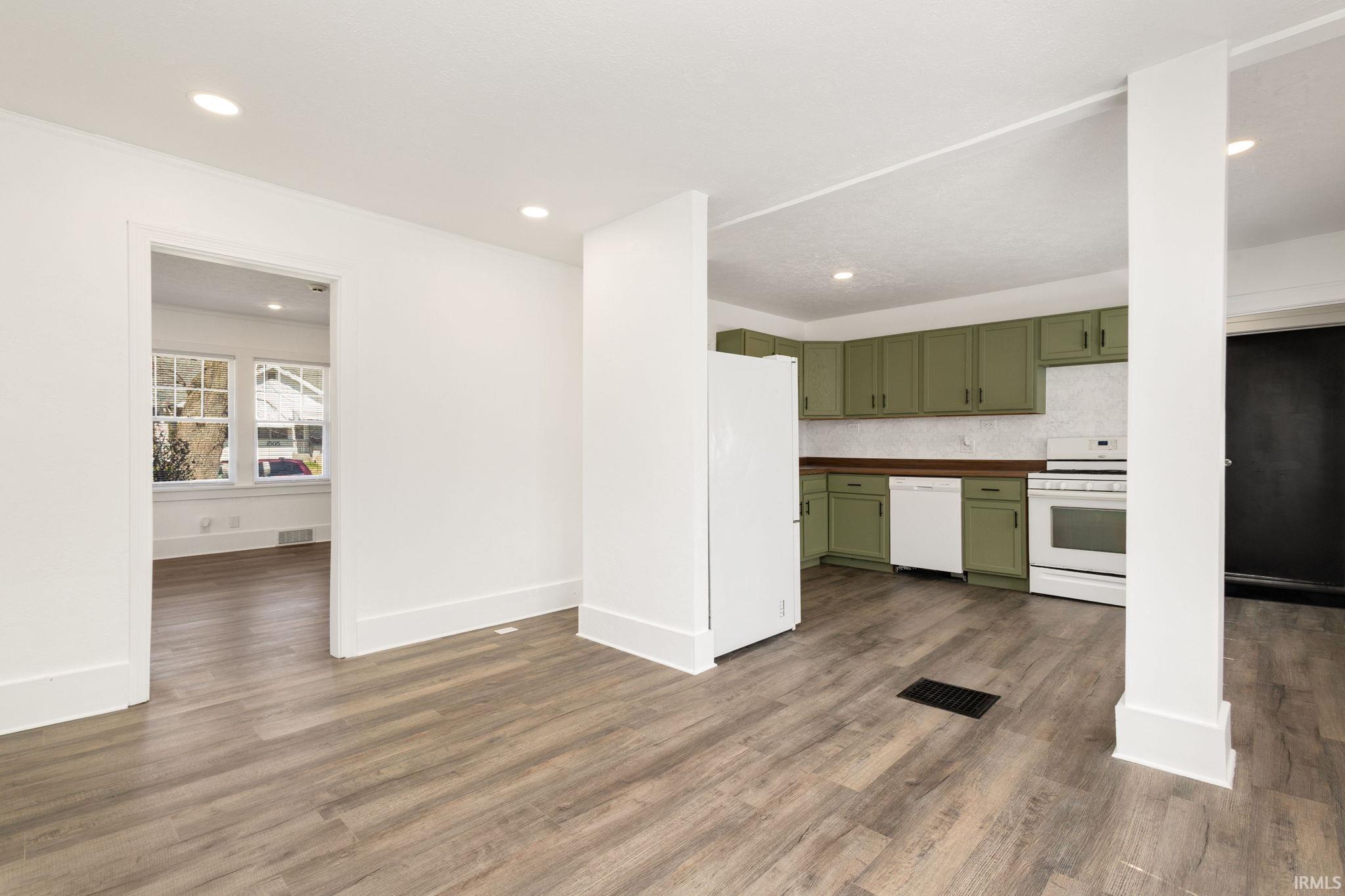1202 S Twyckenham Drive South Bend IN 46615
