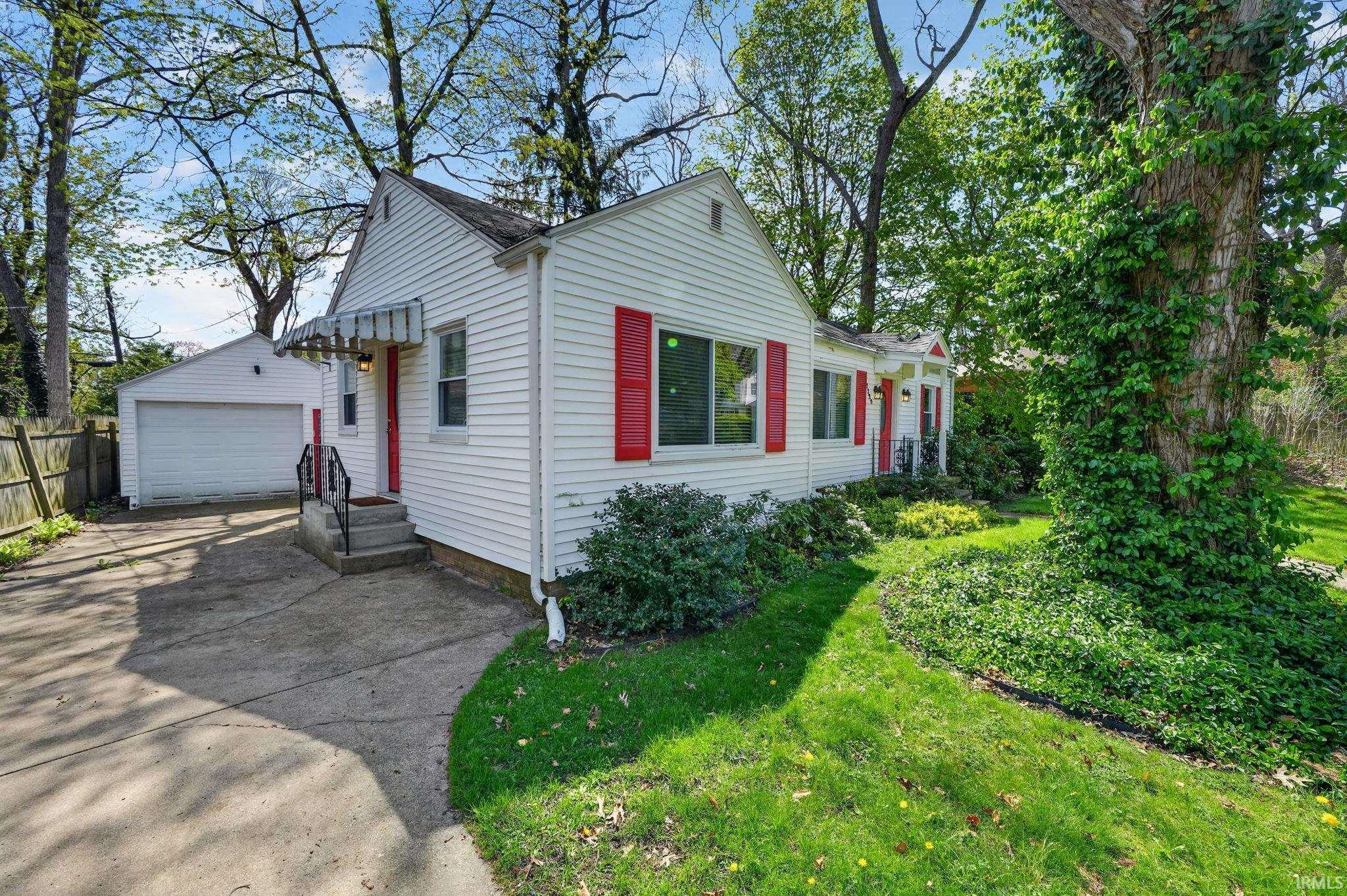 3320 Oakcrest Drive South Bend IN 46615