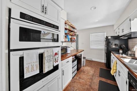 3320 Oakcrest Drive South Bend IN 46615