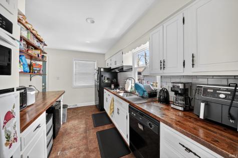 3320 Oakcrest Drive South Bend IN 46615