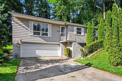1824 Peachtree Lane South Bend IN 46617