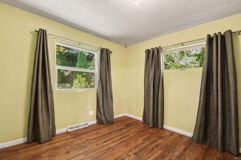 1824 Peachtree Lane South Bend IN 46617