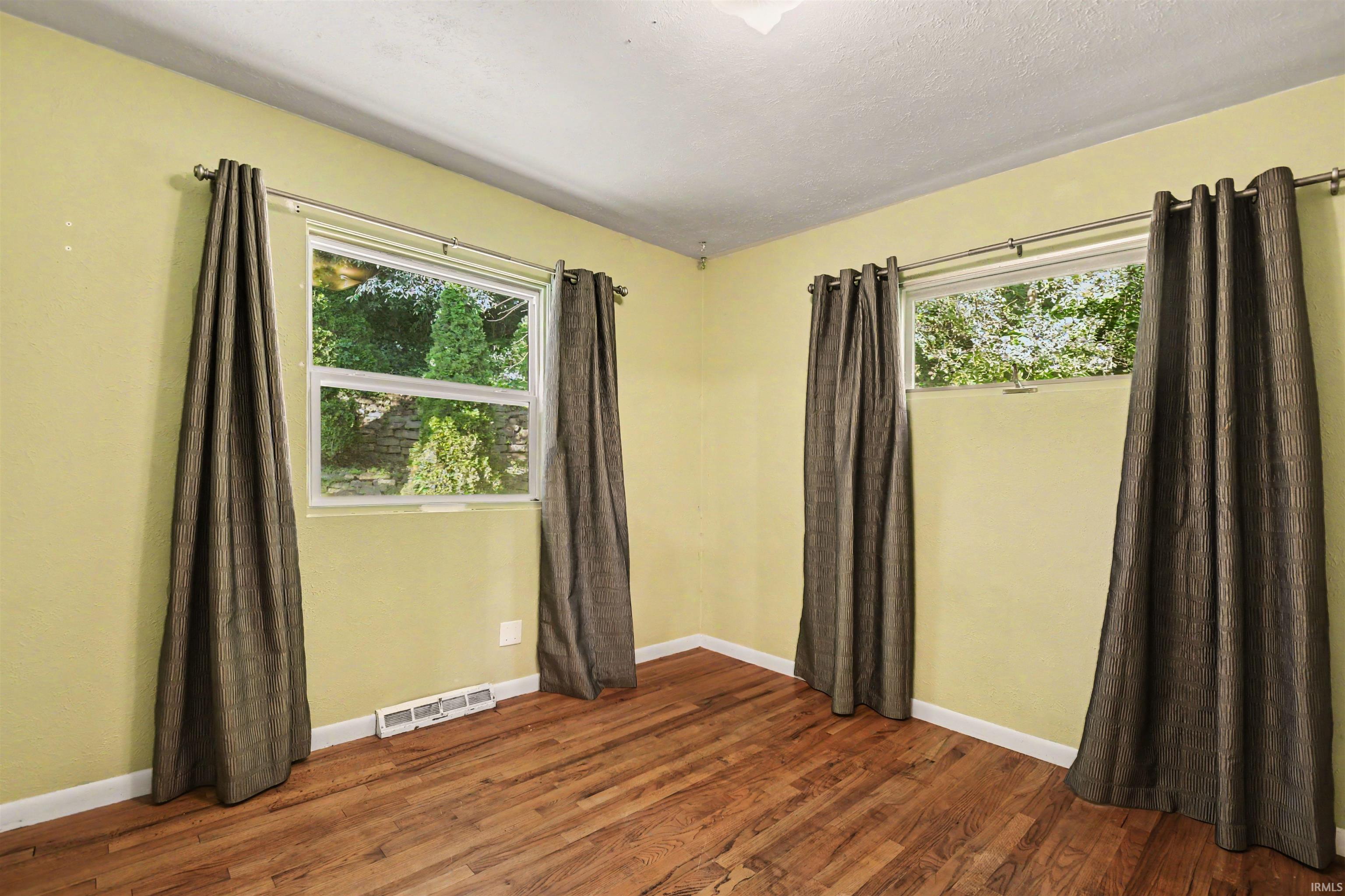 1824 Peachtree Lane South Bend IN 46617