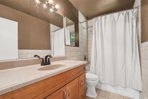 1824 Peachtree Lane South Bend IN 46617