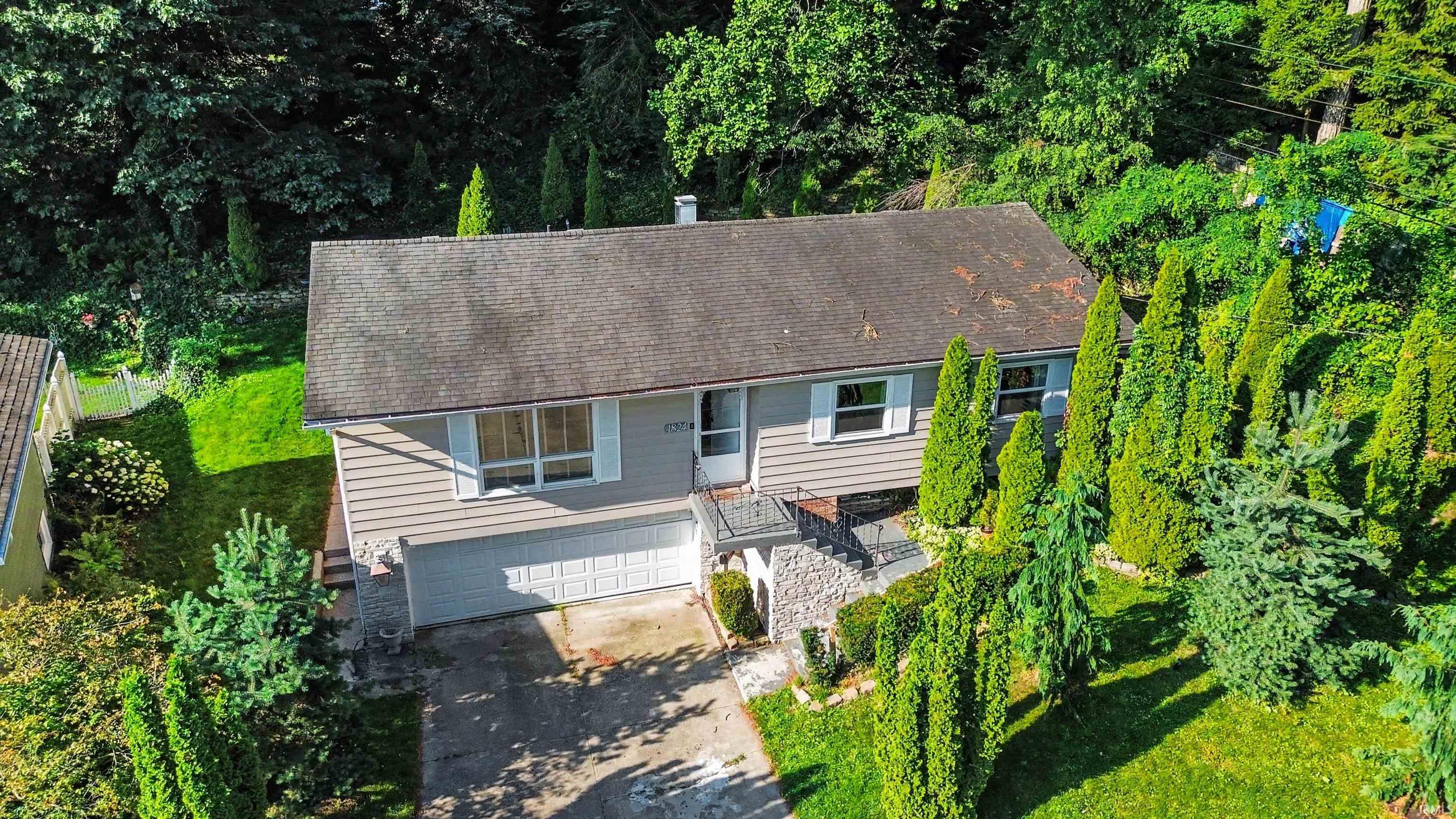 1824 Peachtree Lane South Bend IN 46617