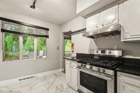 1824 Peachtree Lane South Bend IN 46617