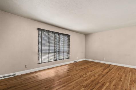 1824 Peachtree Lane South Bend IN 46617