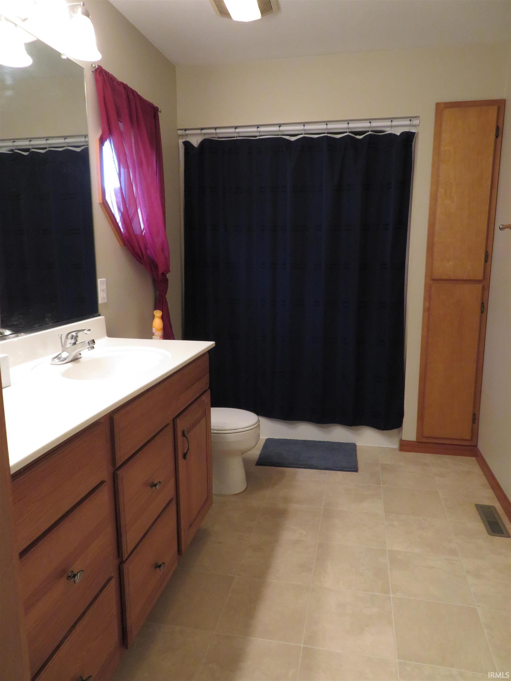 101 Hemsberd Street Middlebury IN 46540