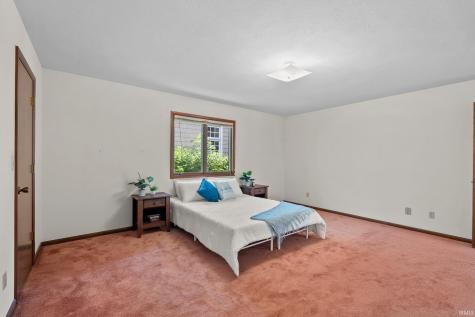 727 E Northshore Drive Syracuse IN 46567