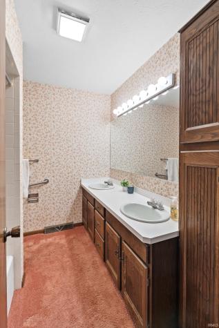 727 E Northshore Drive Syracuse IN 46567