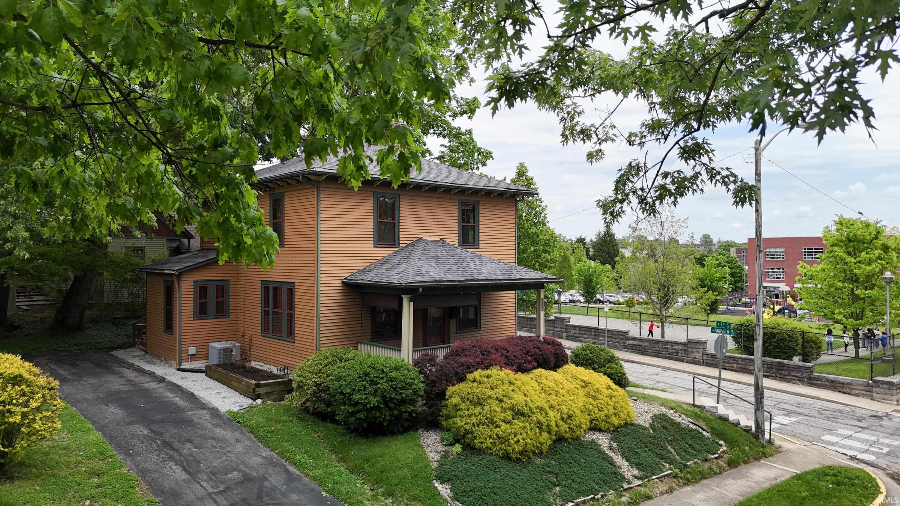 702 W 7th Street Bloomington IN 47404