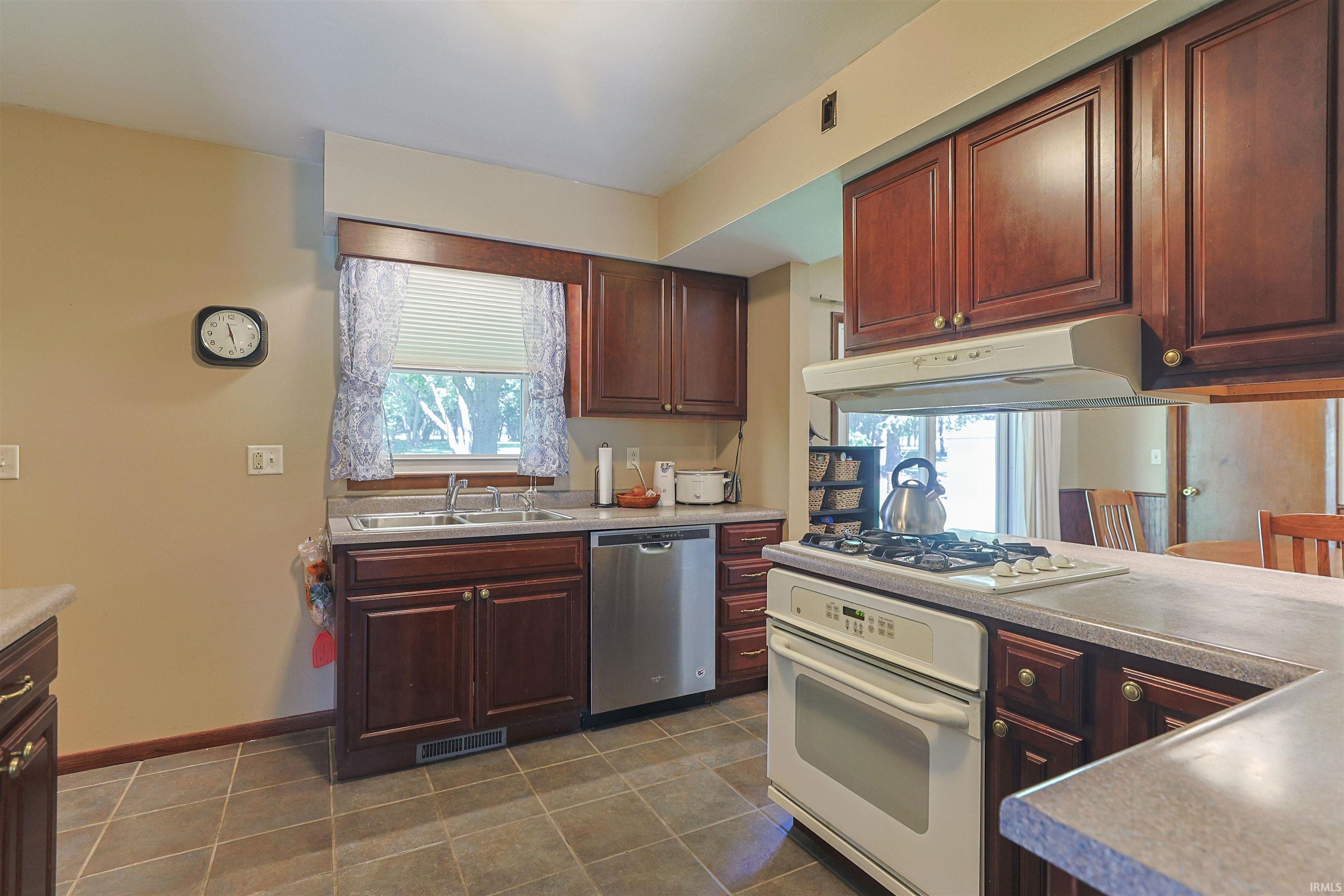 6384 N 900 E Road New Carlisle IN 46552