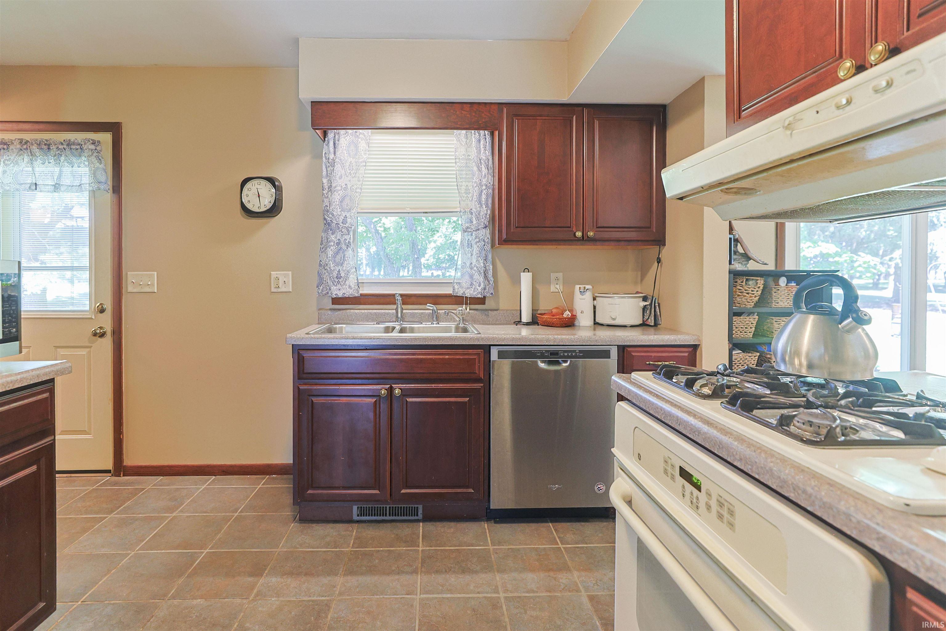 6384 N 900 E Road New Carlisle IN 46552