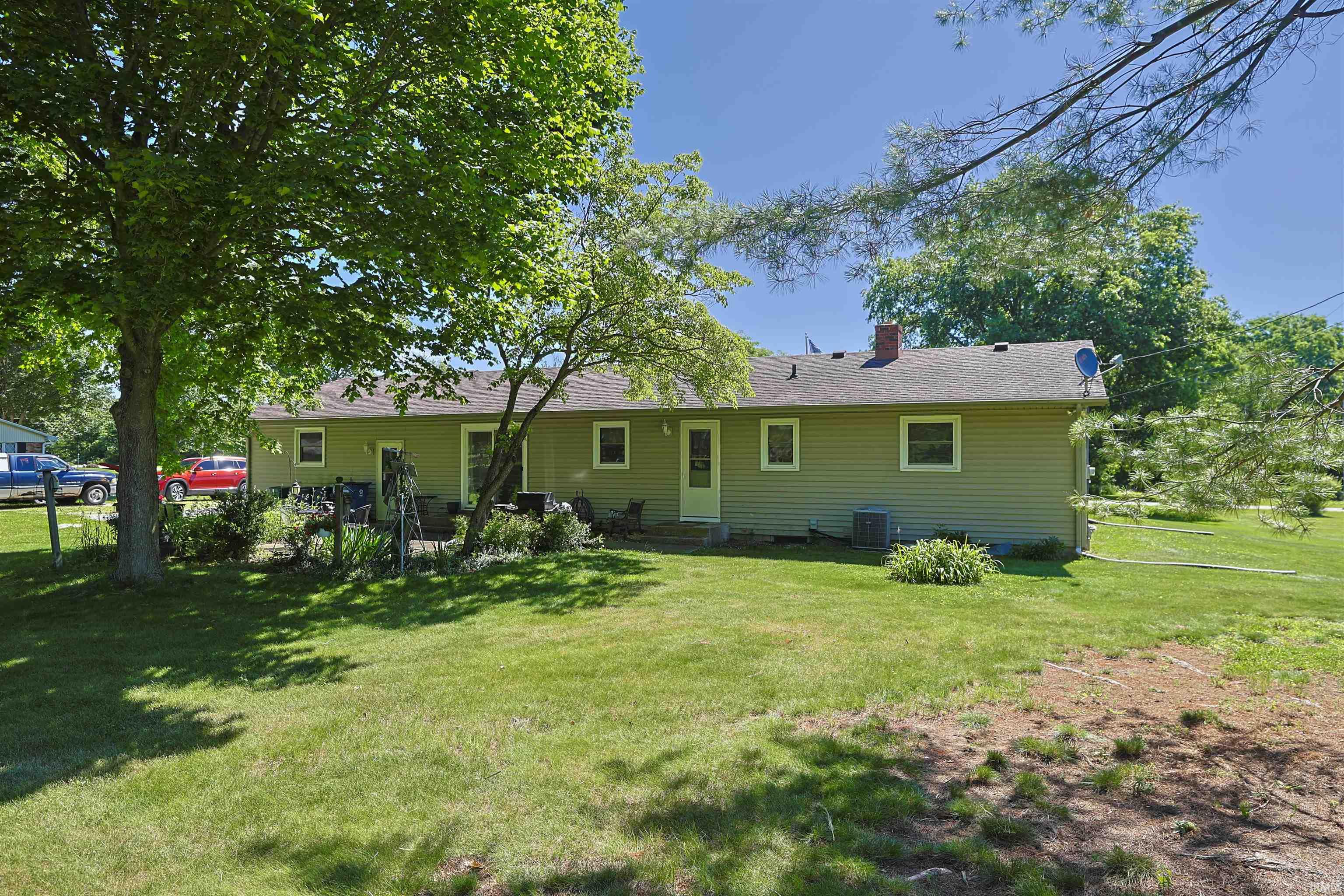 6384 N 900 E Road New Carlisle IN 46552