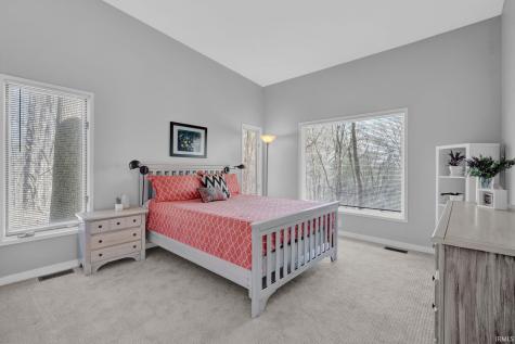 9806 Raintree Dr N Columbus IN 47201