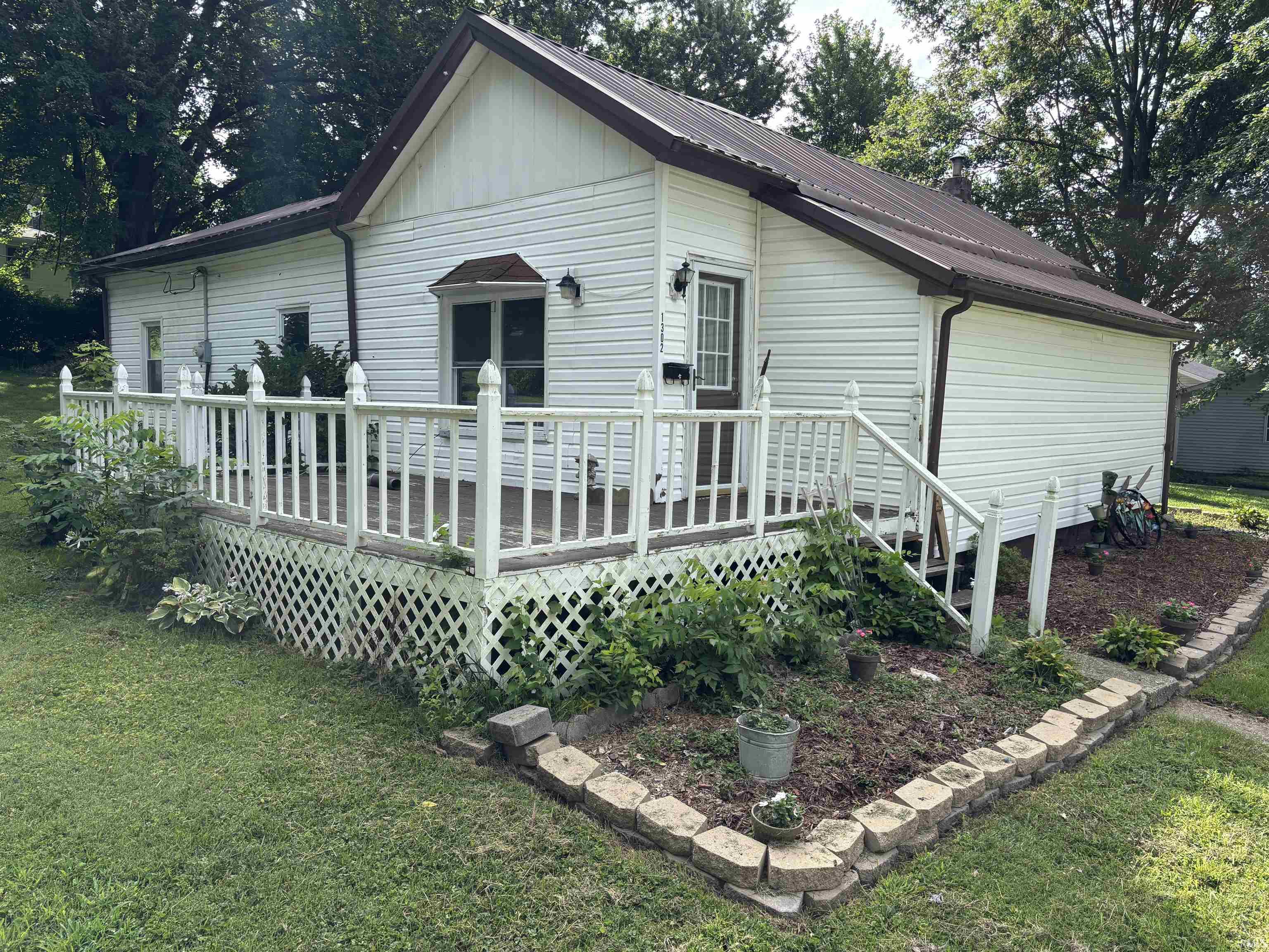 1302 E Sycamore Street Petersburg IN 47567