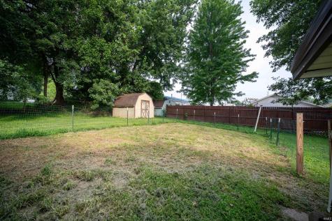 1302 E Sycamore Street Petersburg IN 47567