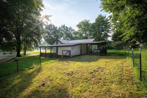 1302 E Sycamore Street Petersburg IN 47567