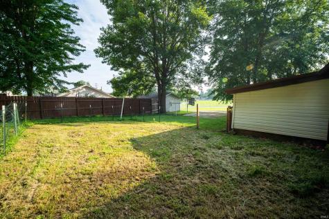 1302 E Sycamore Street Petersburg IN 47567