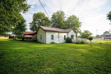 1302 E Sycamore Street Petersburg IN 47567